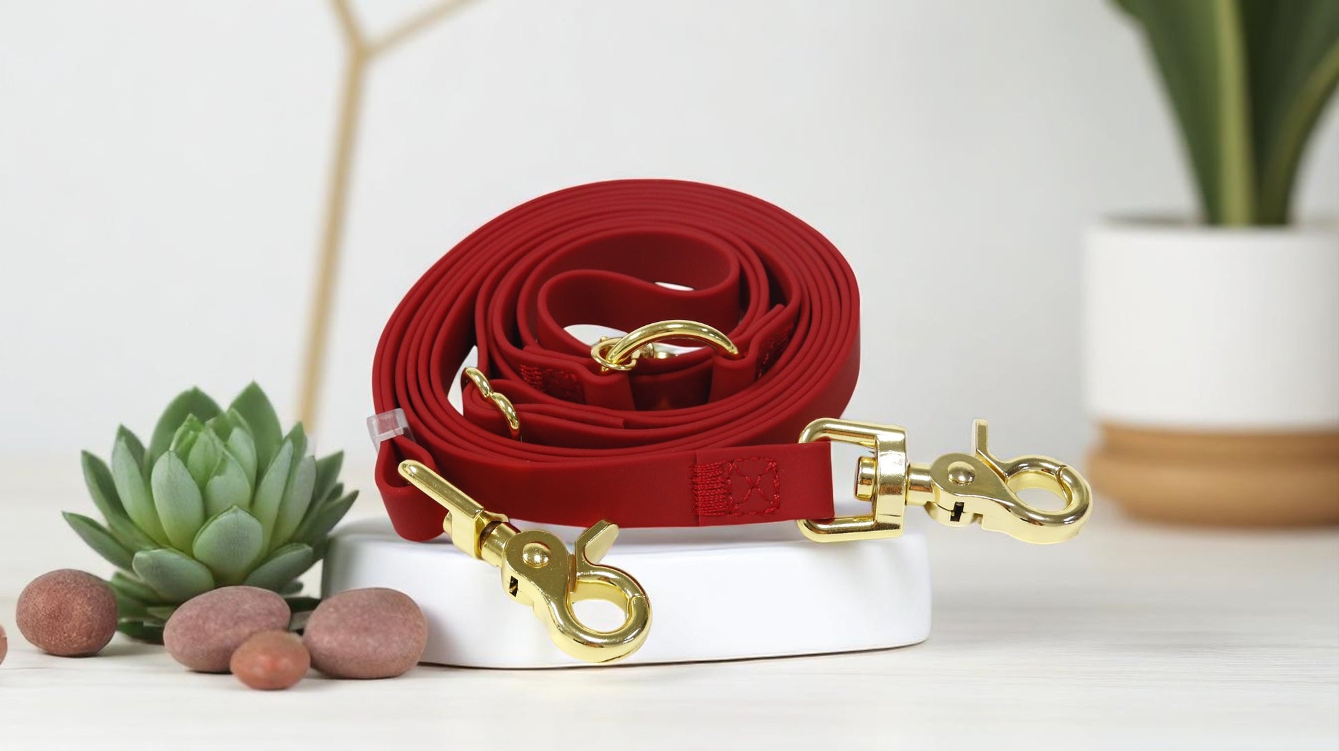 Wagged 4-in-1 Convertible Hands Free All Weatherproof Dog Leash | Red