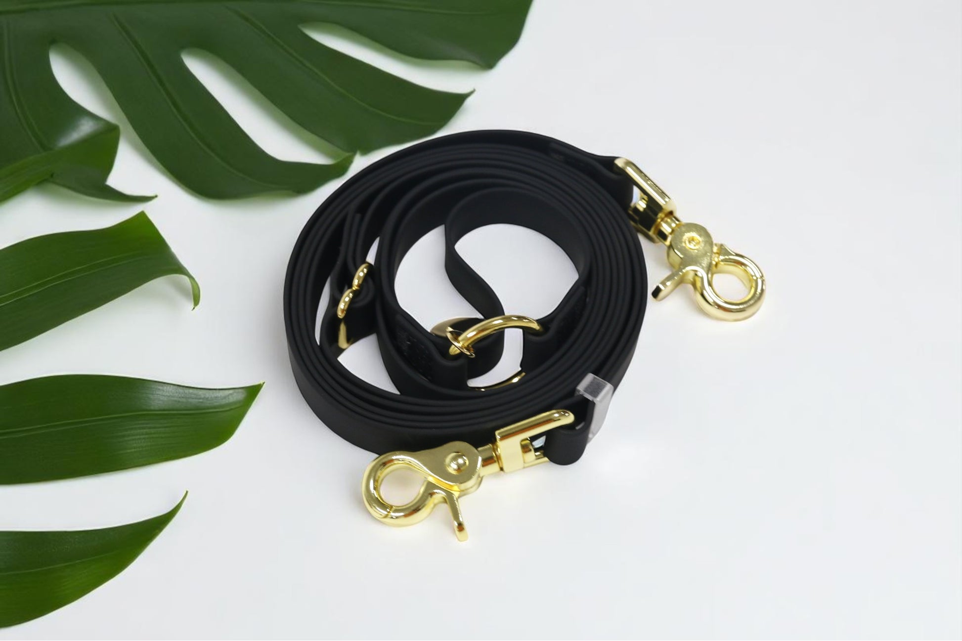 Wagged 4-in-1 Convertible Hands Free All Weatherproof Dog Leash | Black